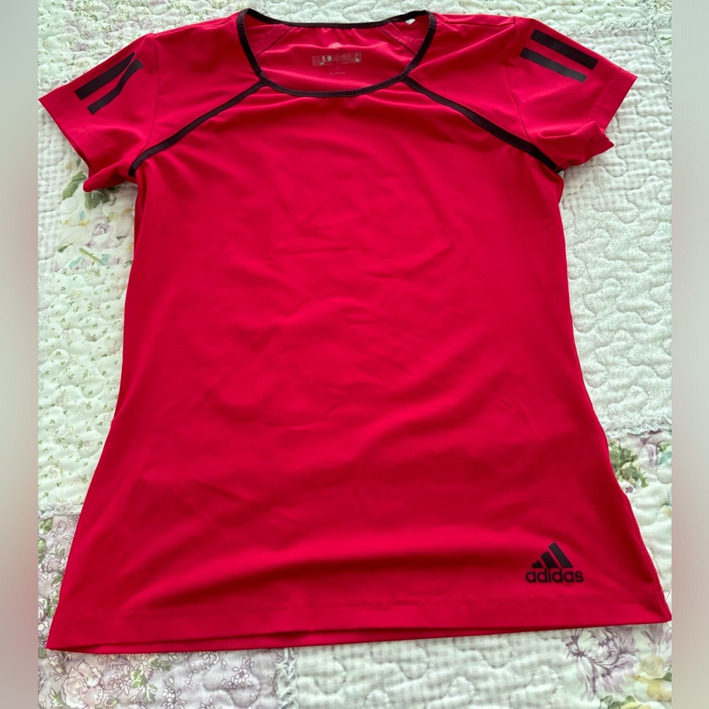 Red Adidas T-shirt. Size S. Good condition.